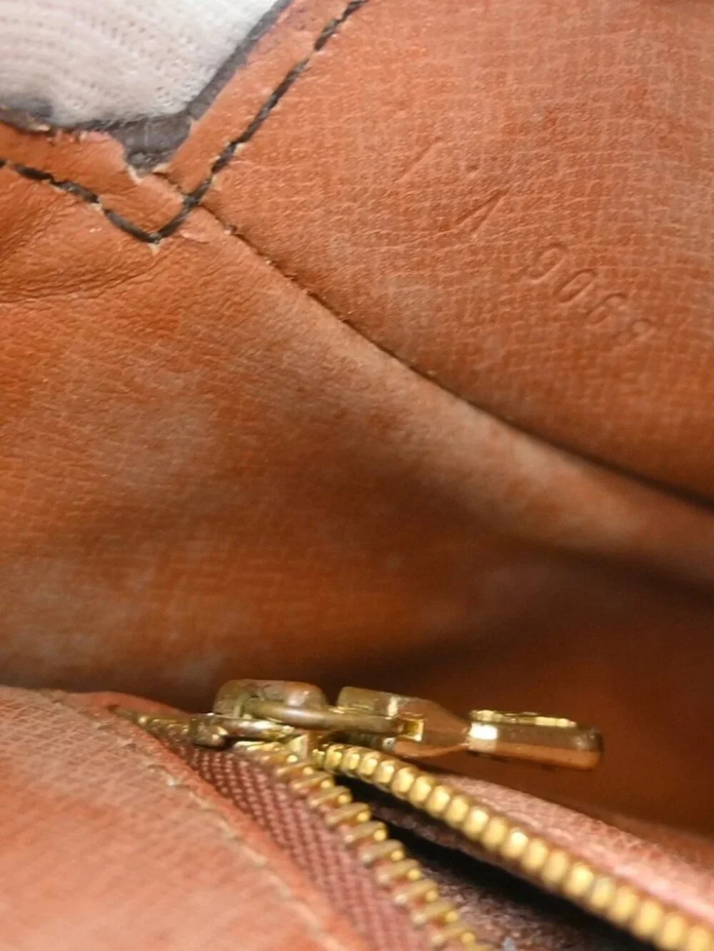 LOUIS VUITTON SAINT CLOUD GM SHOULDER BAG